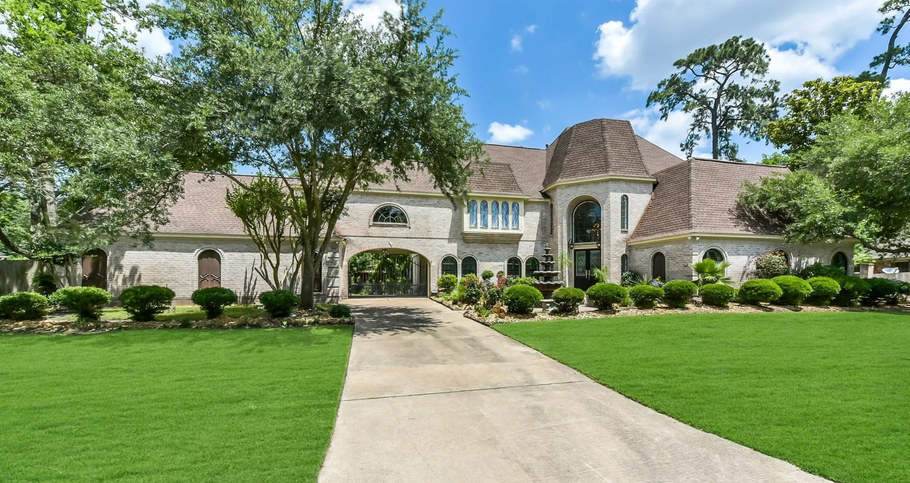 Olde Oaks Mansion 3230 Ivy Falls Dr. Houston, TX 77068 Listed For Sale